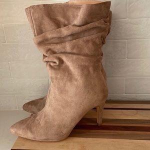 Get ready for Fall! Super stylish brown suede ruched boots! Size 8